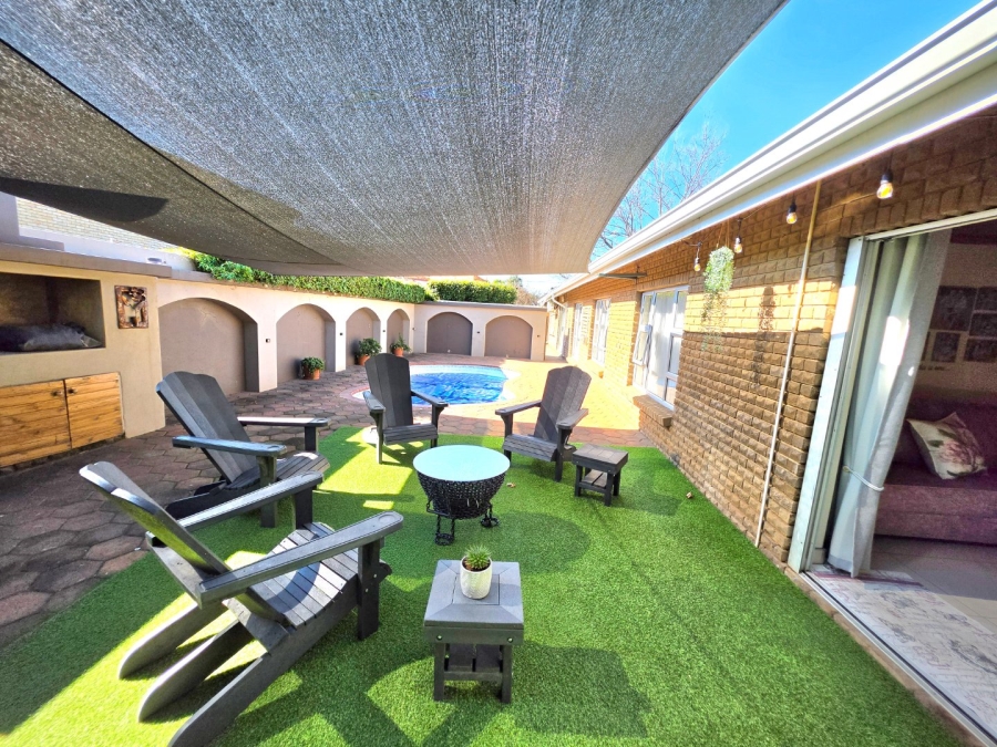 5 Bedroom Property for Sale in La Provance Free State